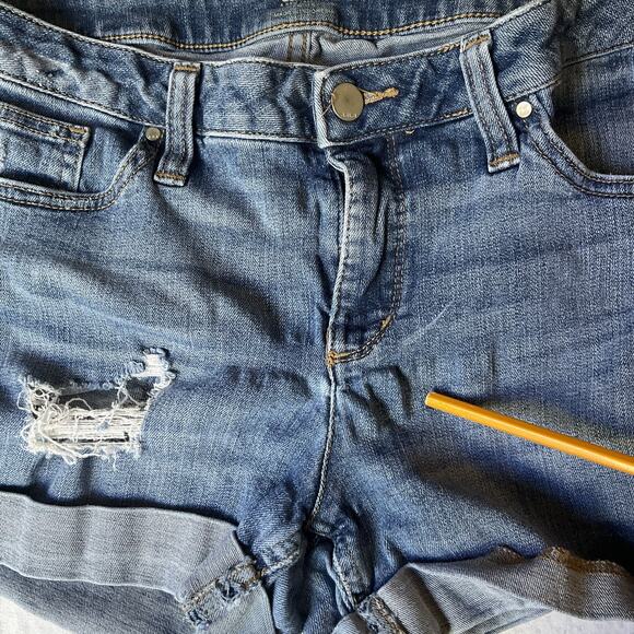 A.n.a Women Shorts 10P Blue Denim Distressed Cuffed Button 3" Inseam - Picture 10 of 12